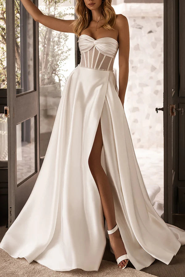 Abito da sposa in raso con scollo a cuore e tasche con spacco alto